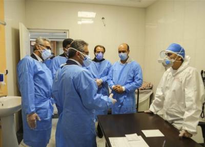 خبرنگاران معاون درمان وزیر بهداشت از مراکز درمانی شهرستان قاینات بازدید کرد